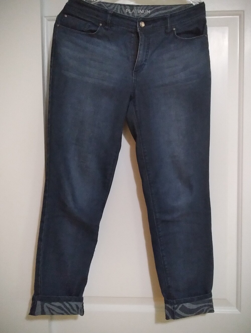 Chico's  Platinum Dark Wash Jeans Size 00 Printed Cuff Can Be Uncuffed